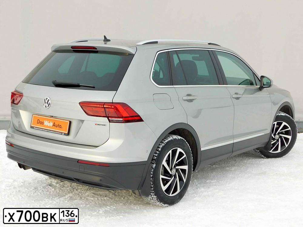 Фото автомобиля VOLKSWAGEN TIGUAN, 2018 — госномер Х700ВК136. Цвет: Серебристый