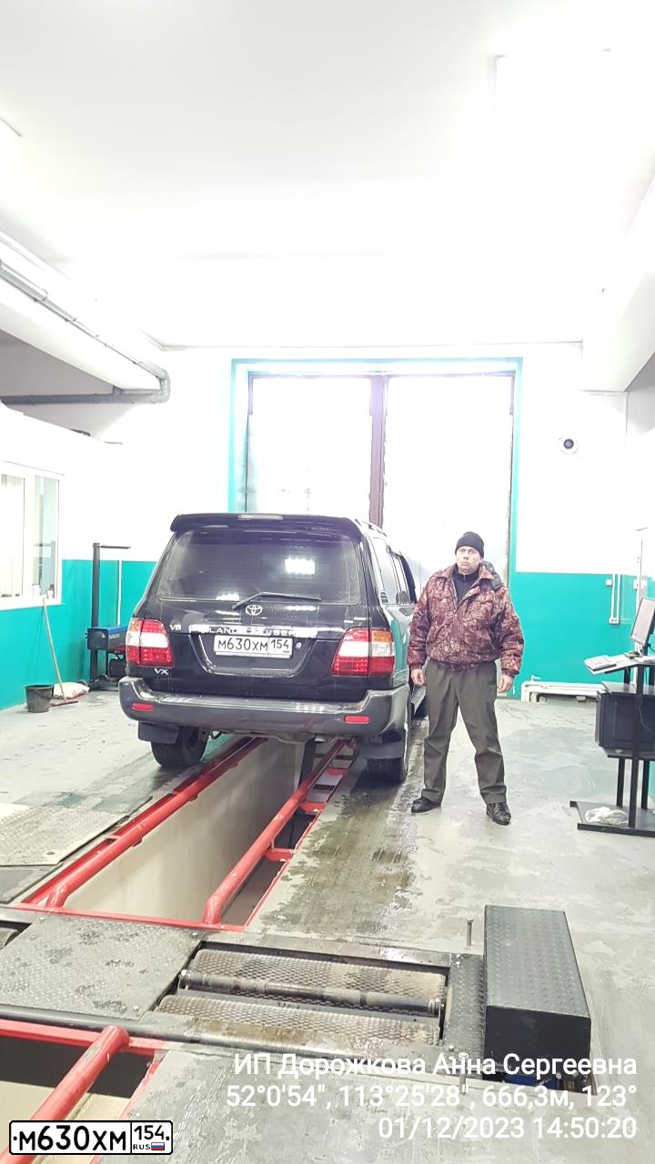 Фото автомобиля TOYOTA LANDCRUISER, 2006 — госномер Е886ОЕ32. Цвет: ЧЕРНЫЙ