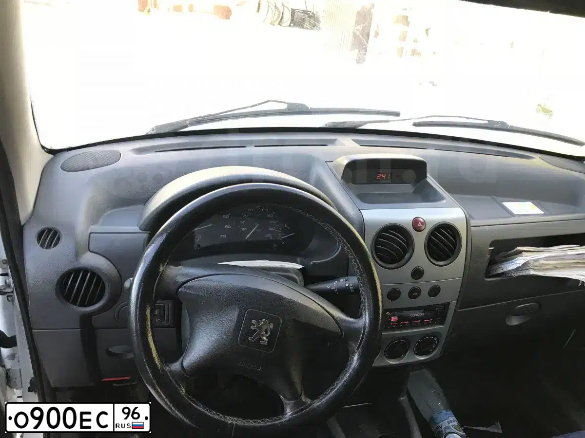 Фото автомобиля MAZDA 3, 2008 — госномер О900ЕС96. Цвет: ЧЕРНЫЙ