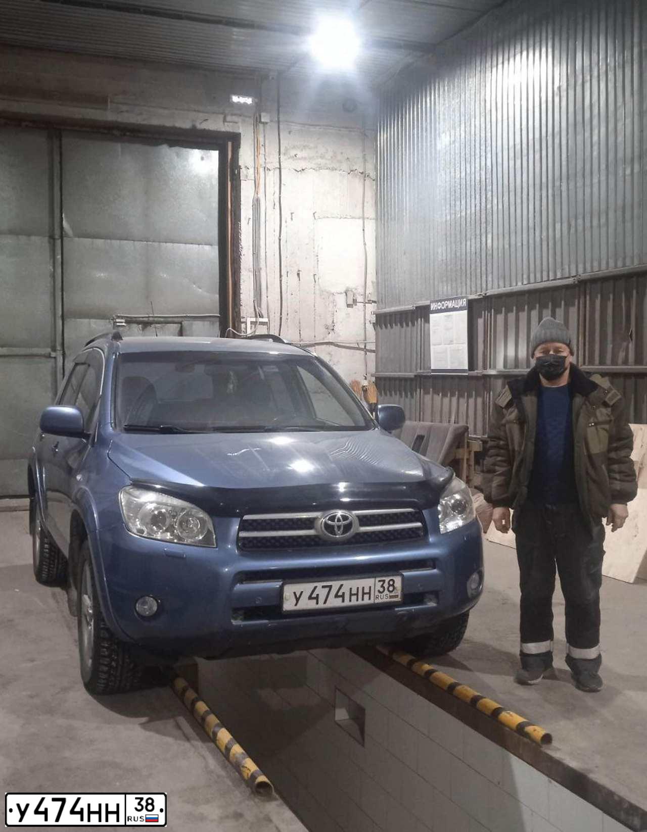 Фото автомобиля TOYOTA RAV4, 2007 — госномер У474НН38. Цвет: СЕРО-СИНИЙ