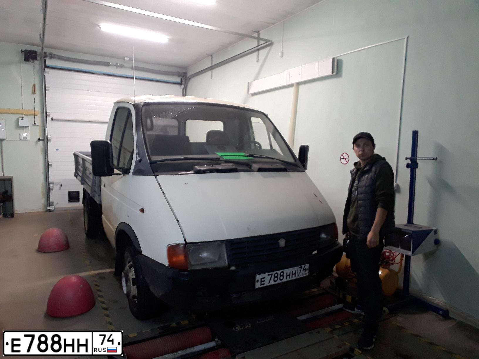 Фото автомобиля GAZ 3202, 1996 — госномер В478ВУ774. Цвет: СВЕТЛО-БЕЖЕВЫЙ