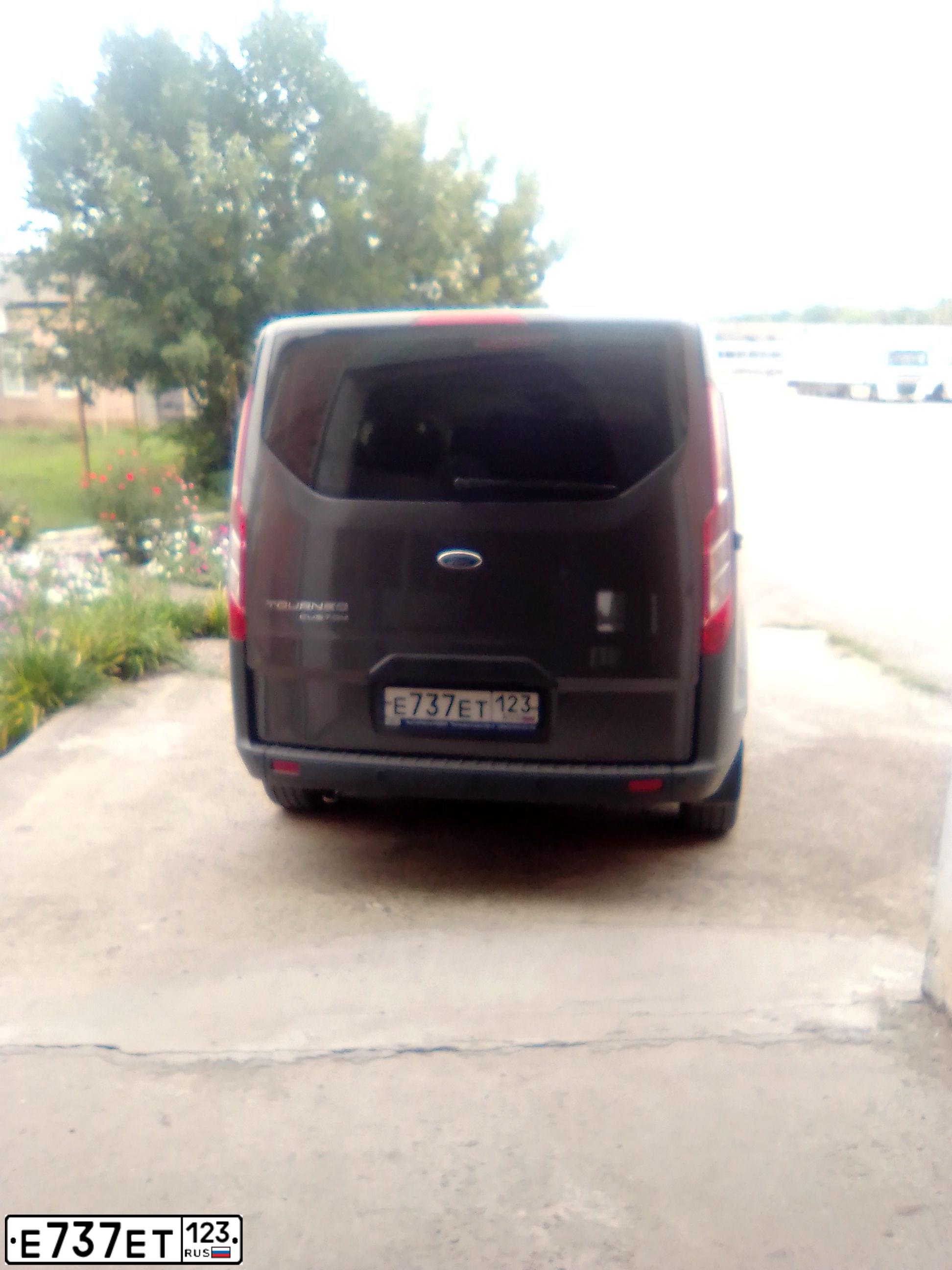 Фото автомобиля TOYOTA RAV4, 2014 — госномер Е737ЕТ123. Цвет: СЕРЫЙ