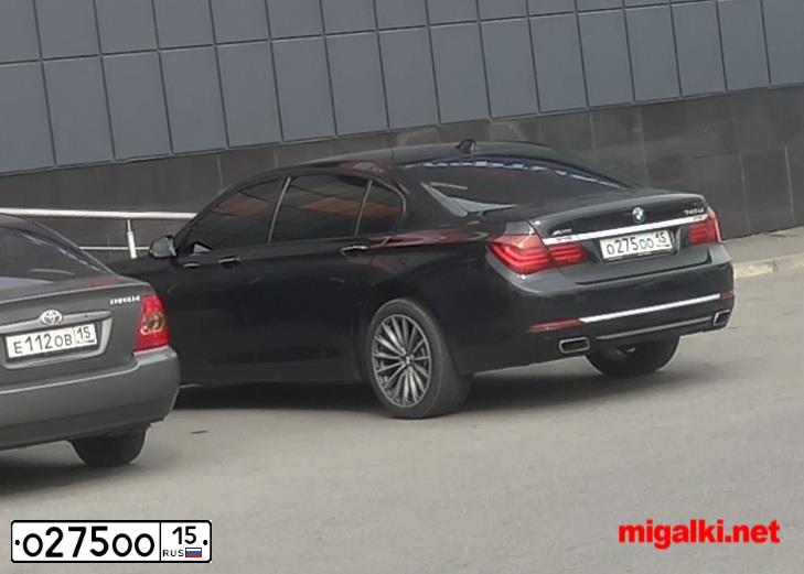 Фото автомобиля CADILLAC SRX, 2011 — госномер Х066ЕН178. Цвет: БЕЛЫЙ МЕТАЛЛИК