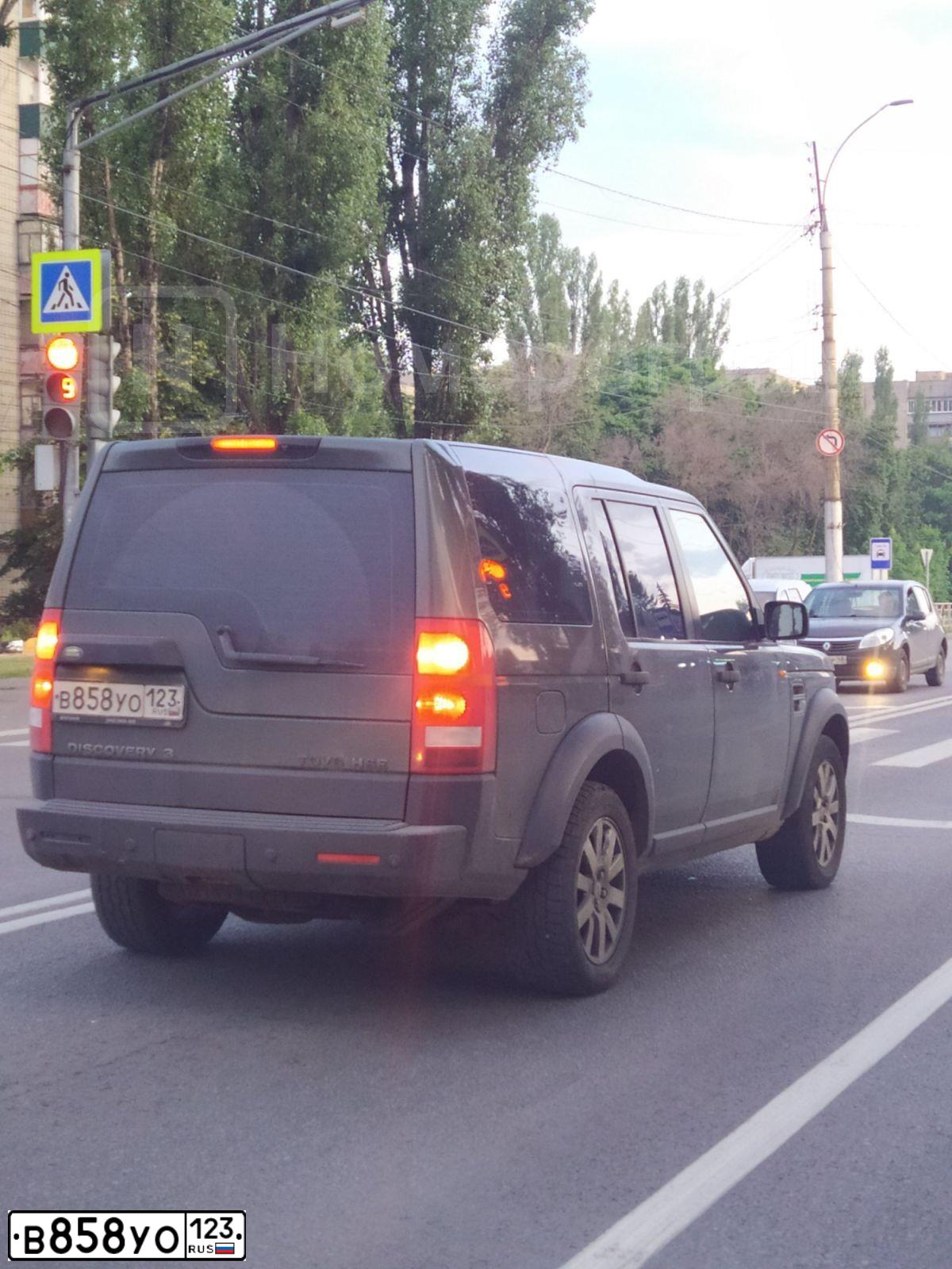 Фото автомобиля LANDROVER DISCOVERY, 2006 — госномер В858УО123. Цвет: Темно-зеленый