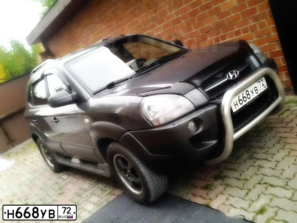 Фото автомобиля HYUNDAI TUCSON, 2006 — госномер Н668УВ72. Цвет: ТЕМНО-СЕРЫЙ