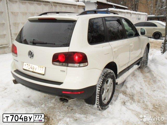 Фото автомобиля VOLKSWAGEN TOUAREG, 2008 — госномер А684РЕ252. Цвет: Белый