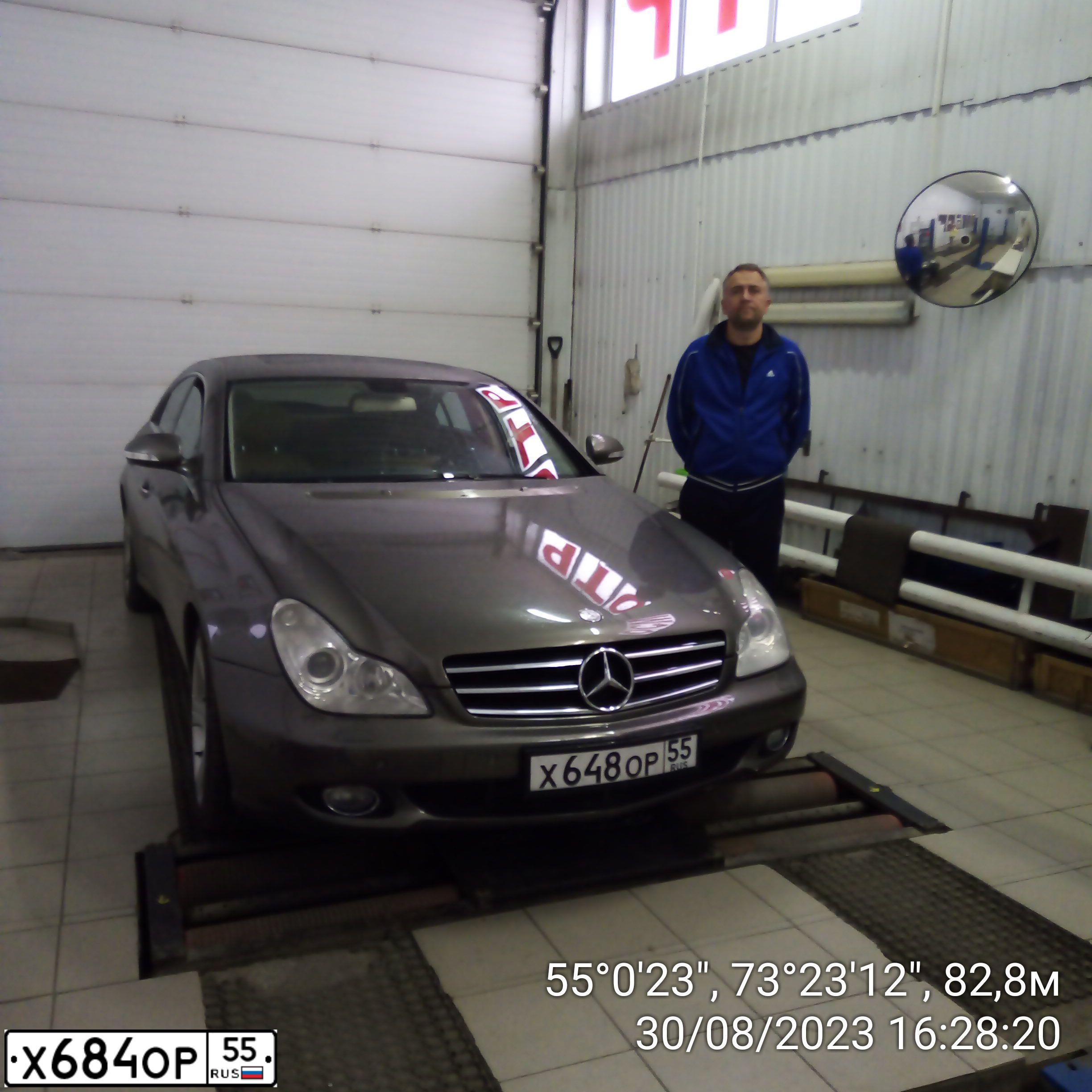 Фото автомобиля MERCEDES CLS-KLASSE, 2005 — госномер С111ВЕ21. Цвет: СЕРЫЙ