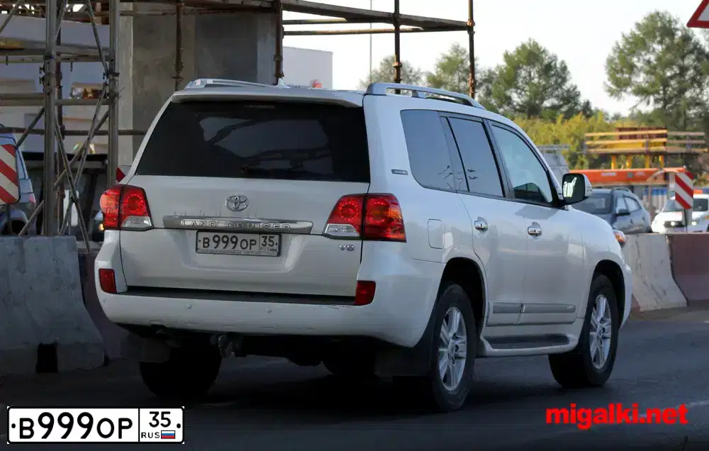 Фото автомобиля TOYOTA HIGHLANDER, 2011 — госномер В999ОР35. Цвет: СЕРЕБРИСТЫЙ