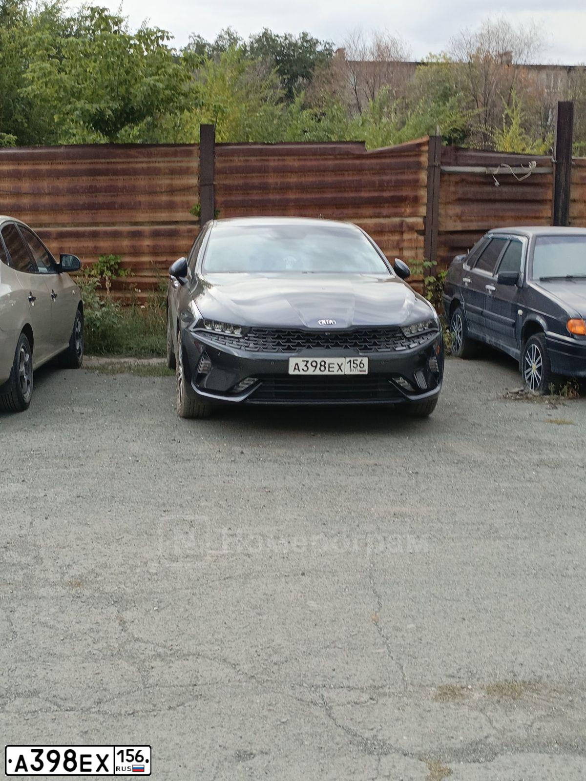 Фото автомобиля KIA K5, 2020 — госномер К418ВМ156. Цвет: Серый