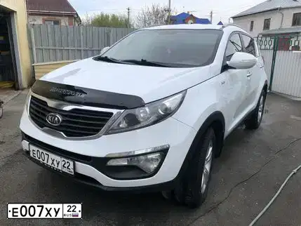 Фото автомобиля NISSAN X-TRAIL, 2018 — госномер Е007ХУ22. Цвет: ОЛИВКОВЫЙ