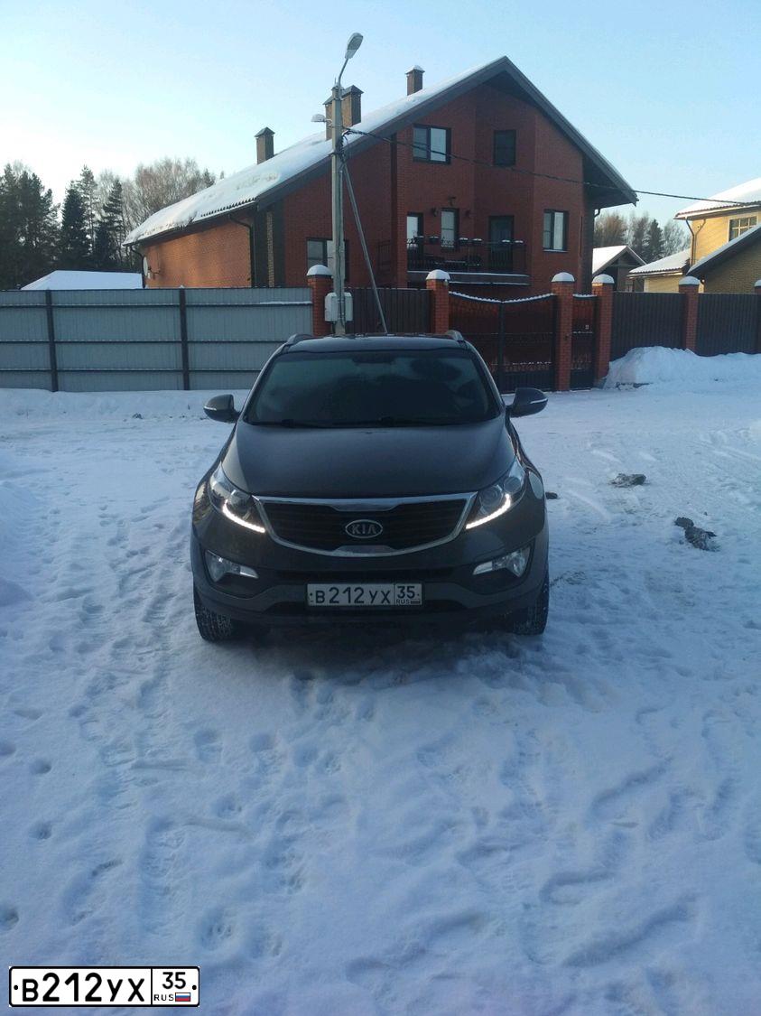 Фото автомобиля KIA SPORTAGE, 2012 — госномер В212УХ35. Цвет: ТЕМНО-СЕРЫЙ