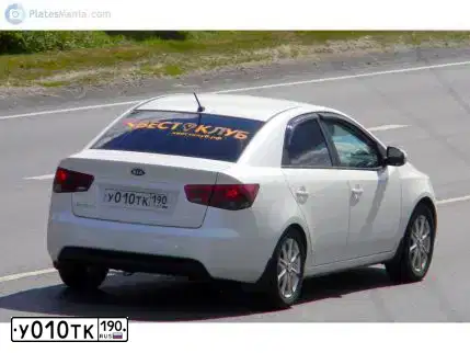 Фото автомобиля KIA CERATO, 2012 — госномер У010ТК190. Цвет: БЕЛЫЙ