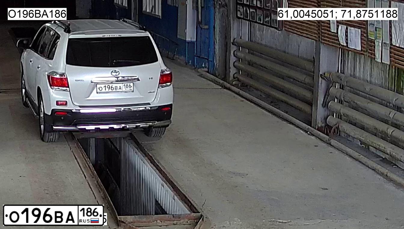 Фото автомобиля TOYOTA HIGHLANDER, 2013 — госномер О196ВА186. Цвет: БЕЛЫЙ
