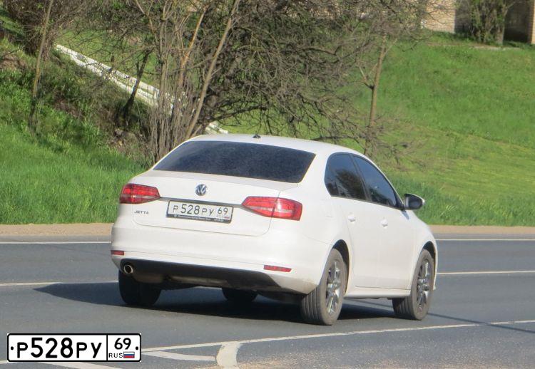 Фото автомобиля VOLKSWAGEN JETTA, 2015 — госномер Е189ТА33. Цвет: Белый