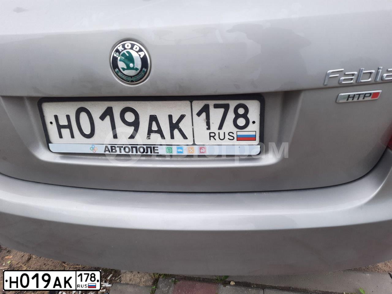 Фото автомобиля SKODA FABIA, 2012 — госномер Н019АК178. Цвет: БЕЖЕВЫЙ
