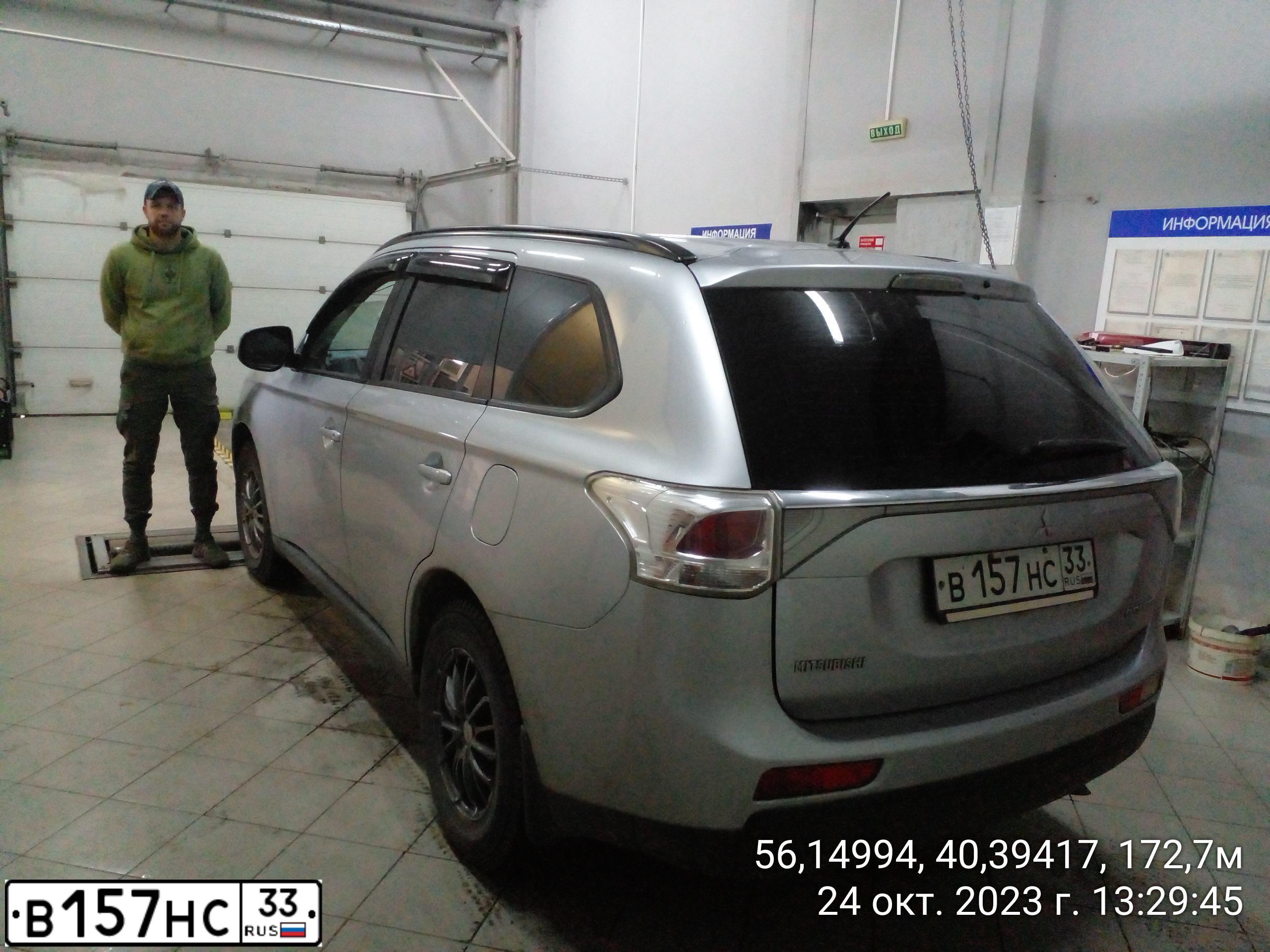 Фото автомобиля MITSUBISHI OUTLANDER, 2012 — госномер В157НС33. Цвет: СЕРЕБРИСТЫЙ