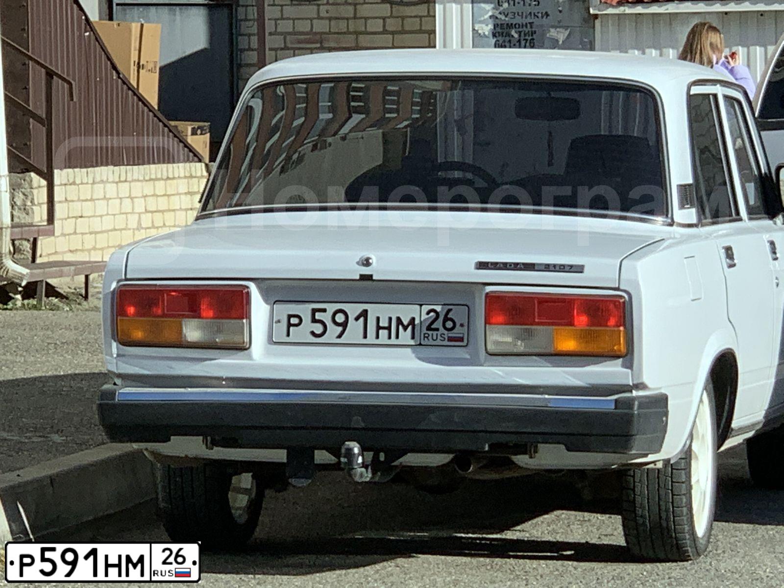 Фото автомобиля LADA 2107, 2006 — госномер Р591НМ26. Цвет: ЯРКО-БЕЛЫЙ
