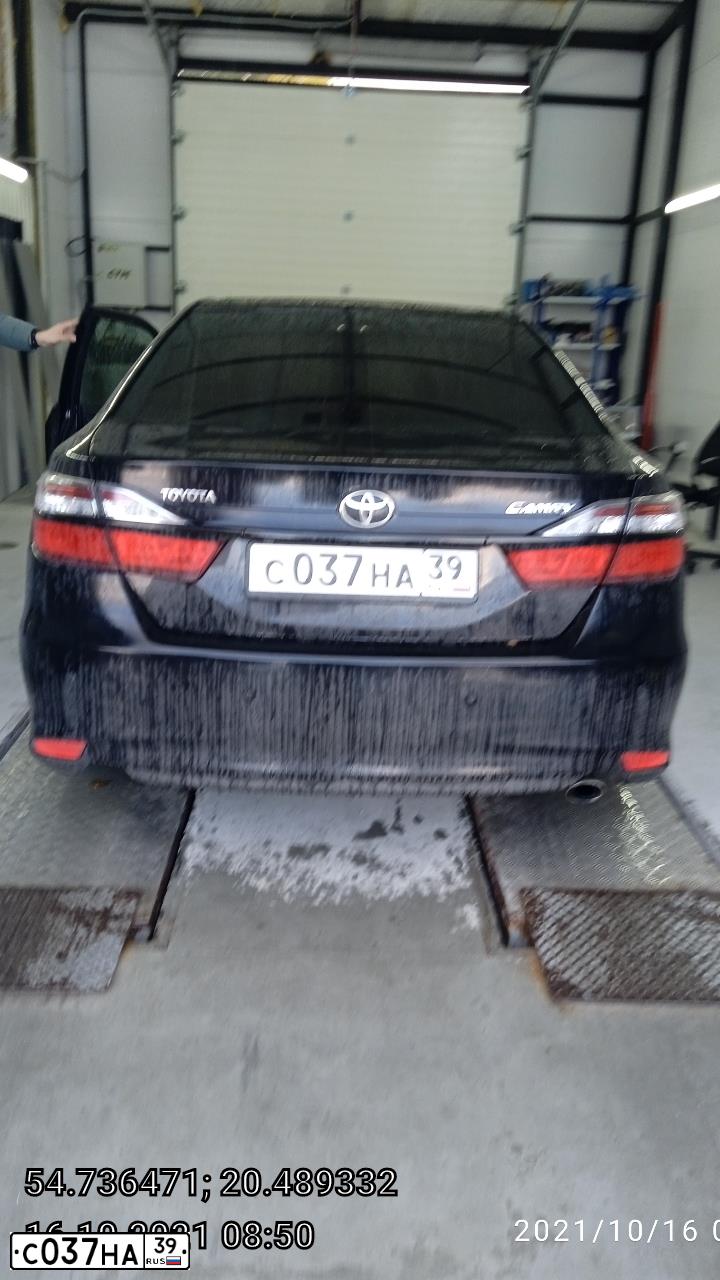Фото автомобиля TOYOTA CAMRY, 2016 — госномер С037НА39. Цвет: ЧЕРНЫЙ МЕТАЛЛИК