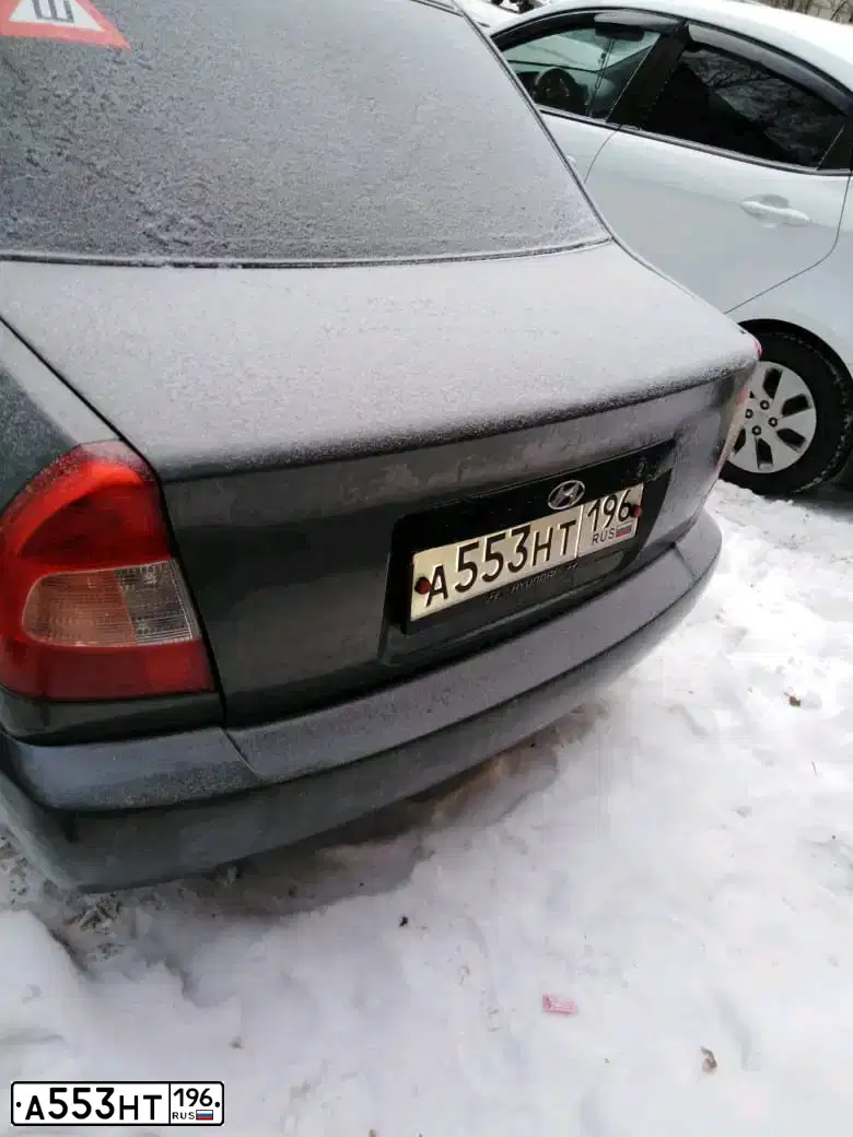 Фото автомобиля TAGAZ ACCENT, 2002 — госномер А553НТ196. Цвет: ТЕМНО-СЕРЫЙ