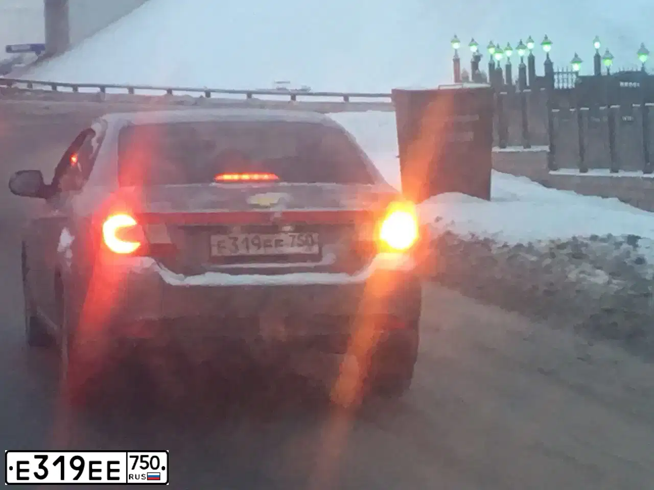 Фото автомобиля CHEVROLET EPICA, 2011 — госномер Е319ЕЕ750. Цвет: СЕРЫЙ