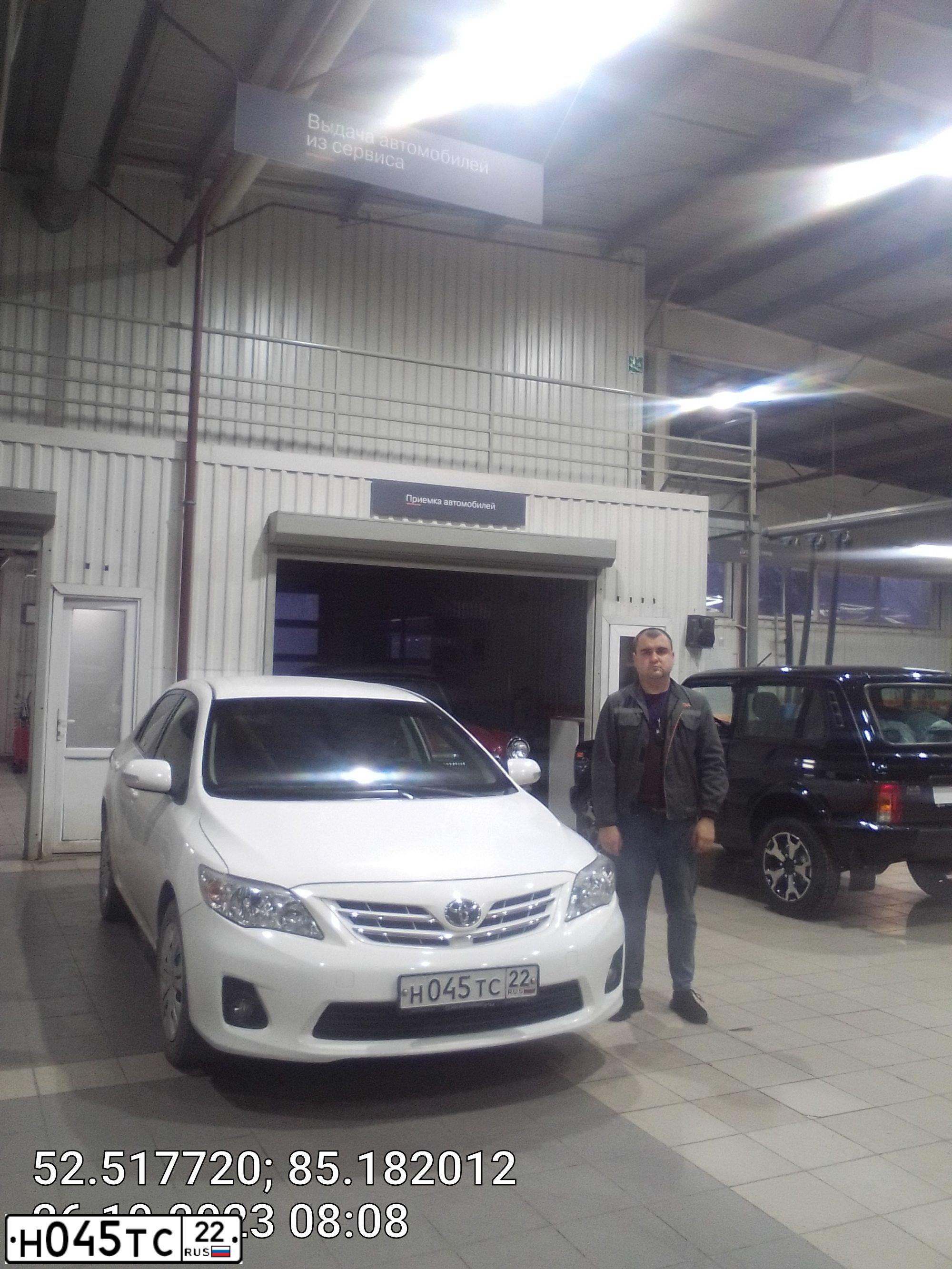 Фото автомобиля TOYOTA COROLLA, 2011 — госномер Н045ТС22. Цвет: Белый