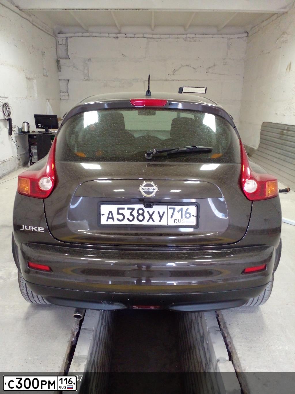 Фото автомобиля NISSAN JUKE, 2012 — госномер С300РМ116. Цвет: ТЕМНО-КОРИЧНЕВЫЙ