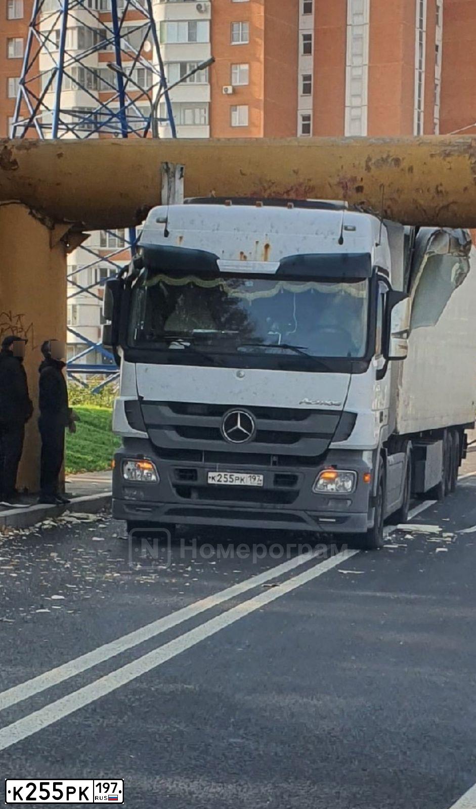 Фото автомобиля MERCEDES ACTROS, 2014 — госномер К255РК197. Цвет: БЕЛЫЙ