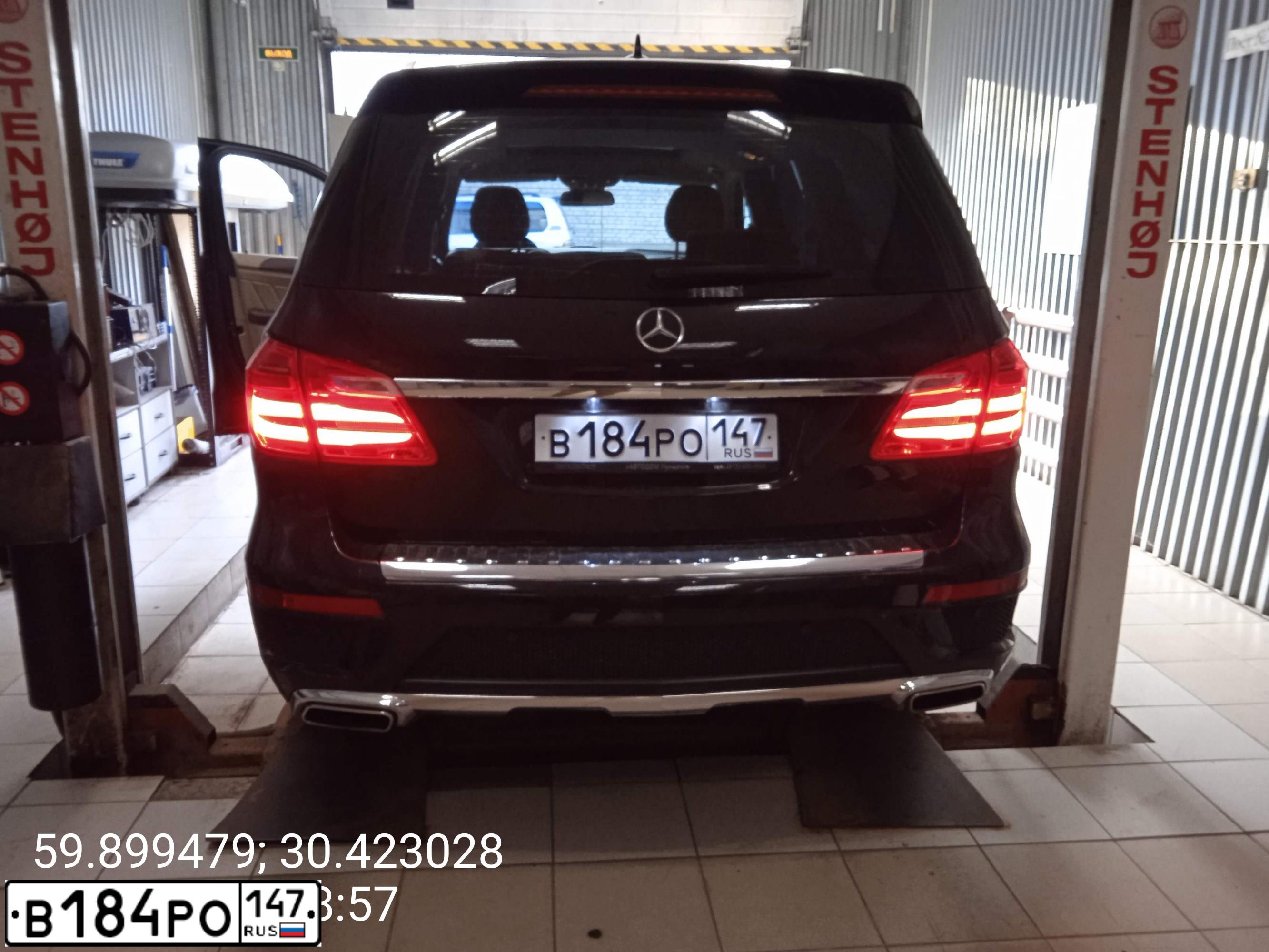 Фото автомобиля MERCEDES GL-KLASSE, 2015 — госномер Н580УО198. Цвет: ЧЕРНЫЙ