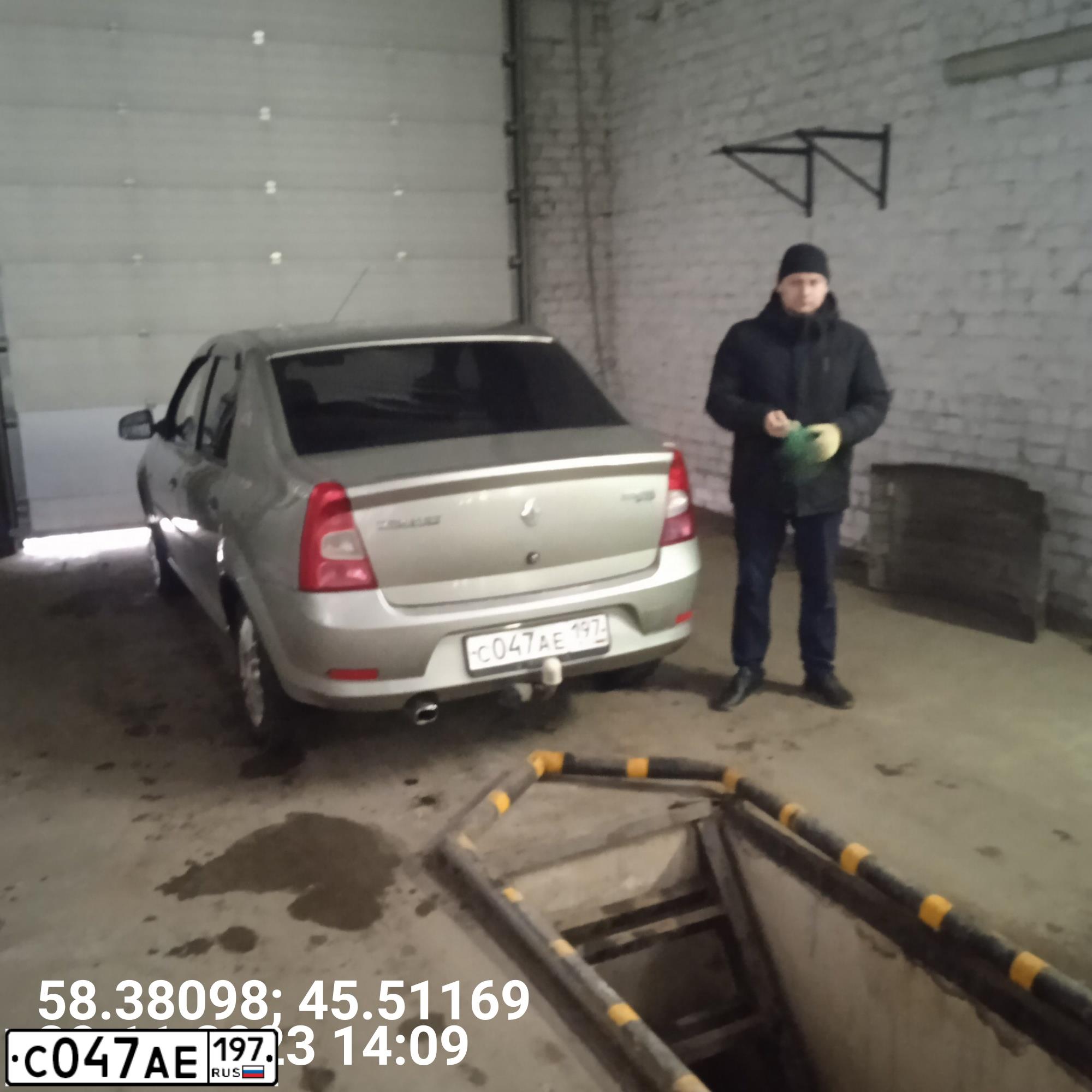 Фото автомобиля RENAULT LOGAN, 2010 — госномер У867ЕС44. Цвет: БЕЖЕВЫЙ