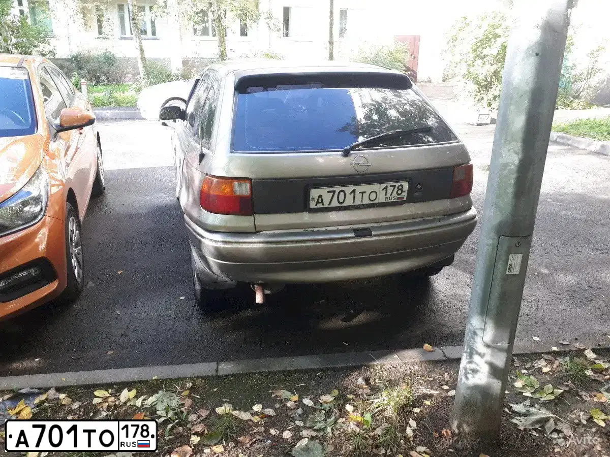 Фото автомобиля OPEL ASTRA, 1996 — госномер А701ТО178. Цвет: Серый