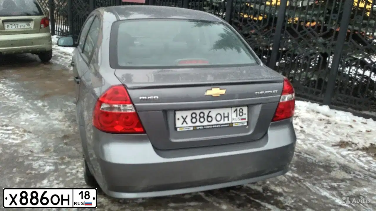 Фото автомобиля CHEVROLET AVEO, 2008 — госномер Х886ОН18. Цвет: СЕРЫЙ