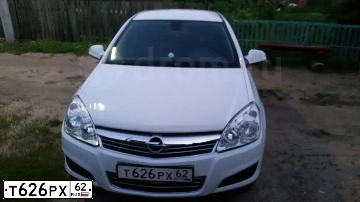 Фото автомобиля OPEL ASTRA, 2013 — госномер М917ВХ76. Цвет: Белый