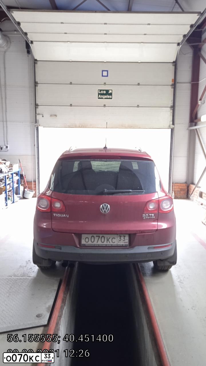 Фото автомобиля HYUNDAI SANTA FE, 2002 — госномер О070КС33. Цвет: Серебристый
