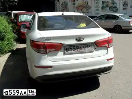 Фото автомобиля KIA RIO, 2015 — госномер С196МН142. Цвет: Белый
