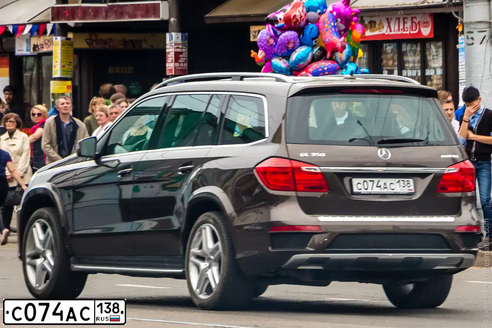 Фото автомобиля MERCEDES GL-KLASSE, 2014 — госномер С074АС138. Цвет: КОРИЧНЕВЫЙ