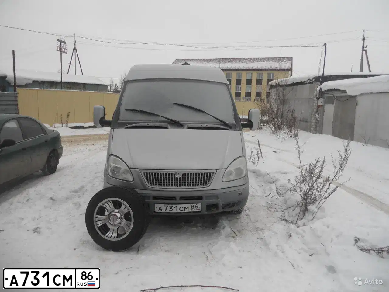 Фото автомобиля GAZ 2752 SOBOL, 2007 — госномер К829НТ186. Цвет: БУРАН
