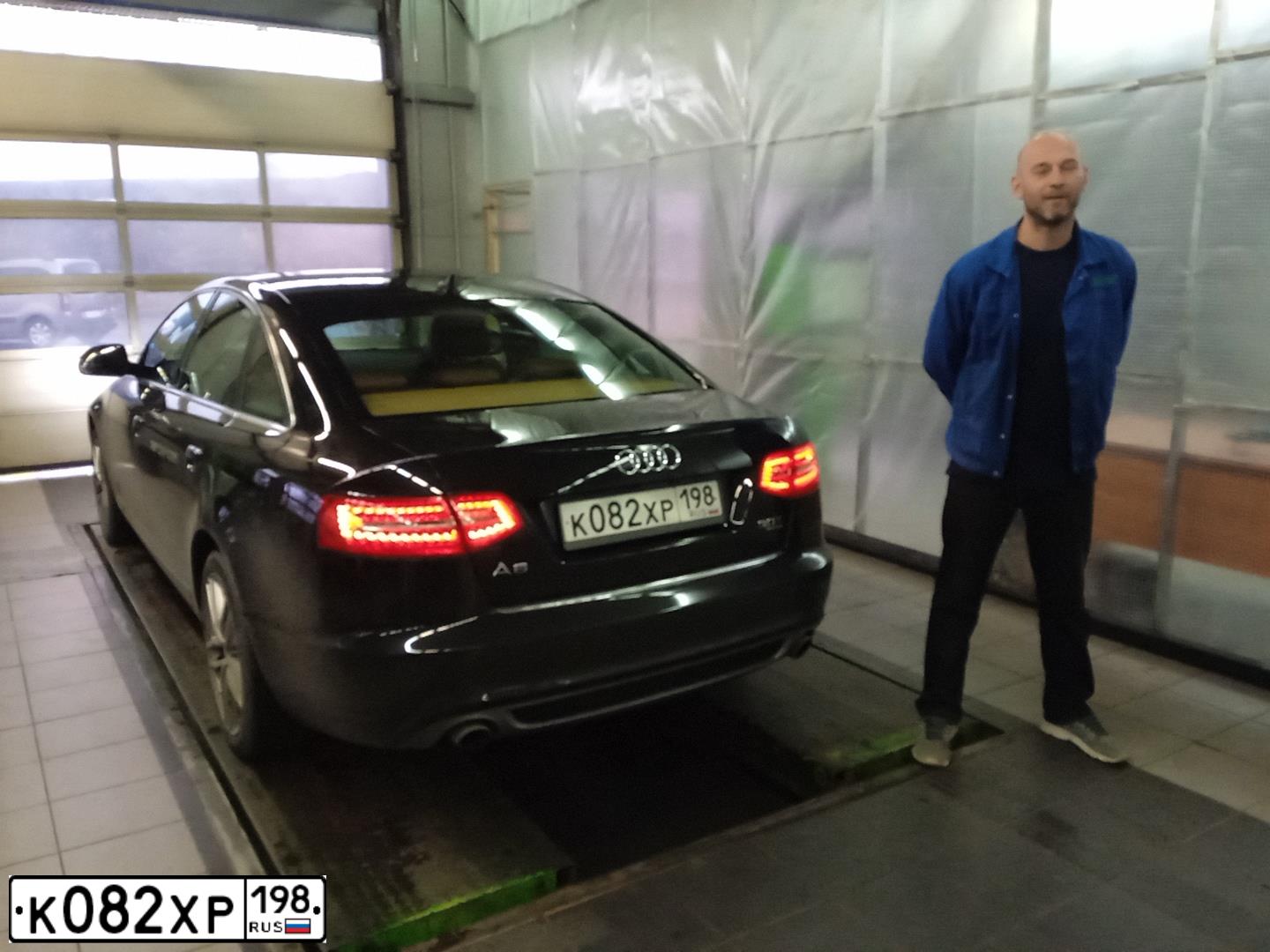 Фото автомобиля AUDI A6, 2010 — госномер Р990РР98. Цвет: ЧЕРНЫЙ