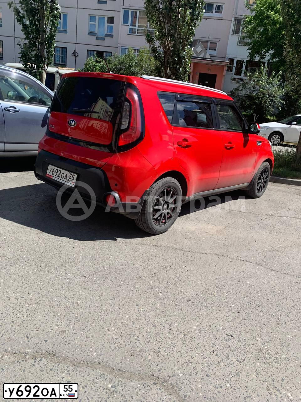 Фото автомобиля KIA SOUL, 2014 — госномер У692ОА55. Цвет: Красный