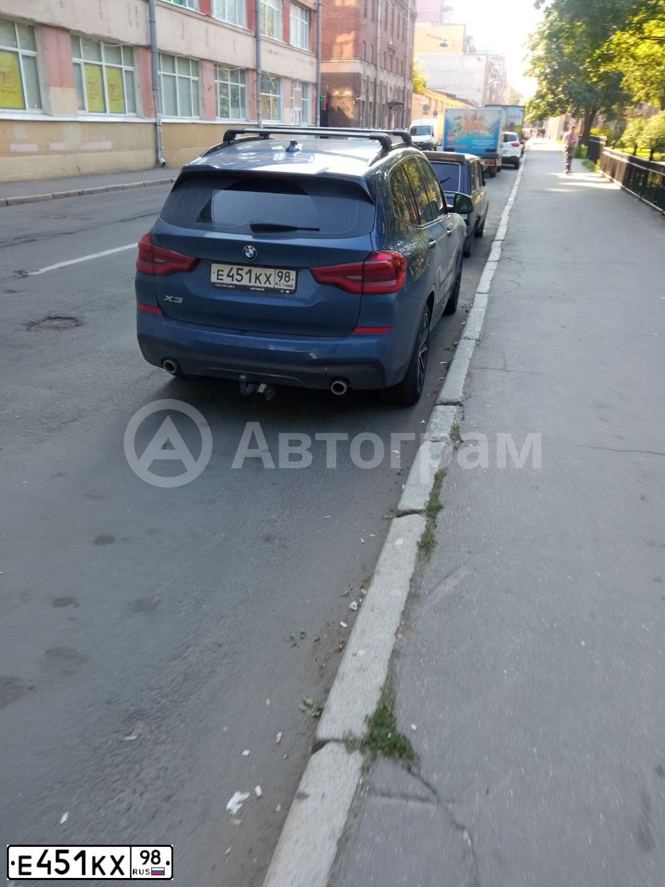 Фото автомобиля SKODA OCTAVIA, 2013 — госномер Е451КХ98. Цвет: серебристый