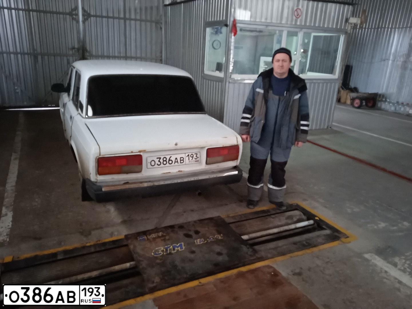 Фото автомобиля LADA 2107 LADA, 2000 — госномер О386АВ193. Цвет: ЯРКО-БЕЛЫЙ