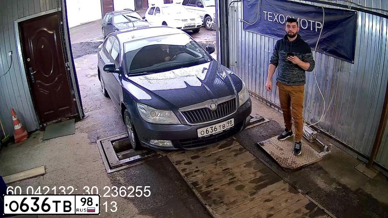Фото автомобиля SKODA OCTAVIA, 2010 — госномер О636ТВ98. Цвет: ТЕМНО-СЕРЫЙ