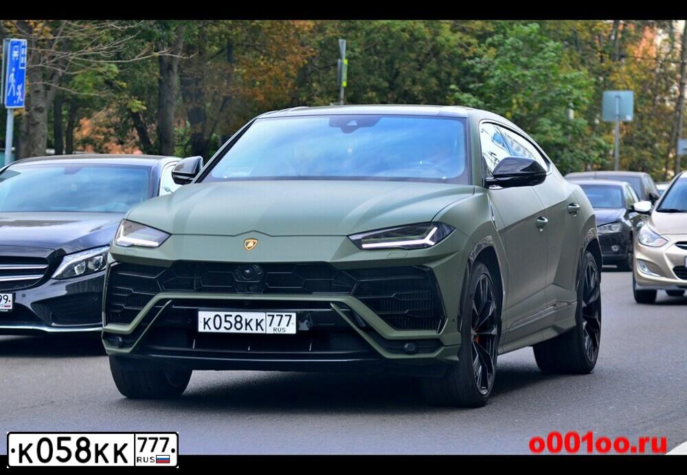 Фото автомобиля LAMBORGHINI URUS, 2020 — госномер Е268ХМ797. Цвет: Темно-зеленый