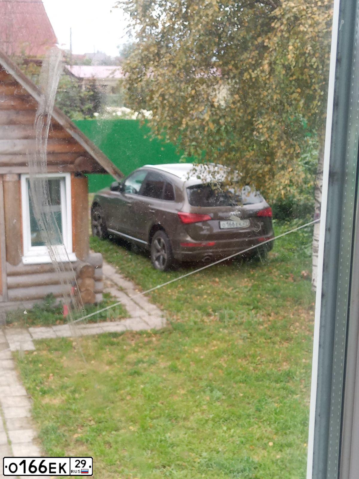 Фото автомобиля AUDI Q5, 2013 — госномер О166ЕК29. Цвет: Коричневый