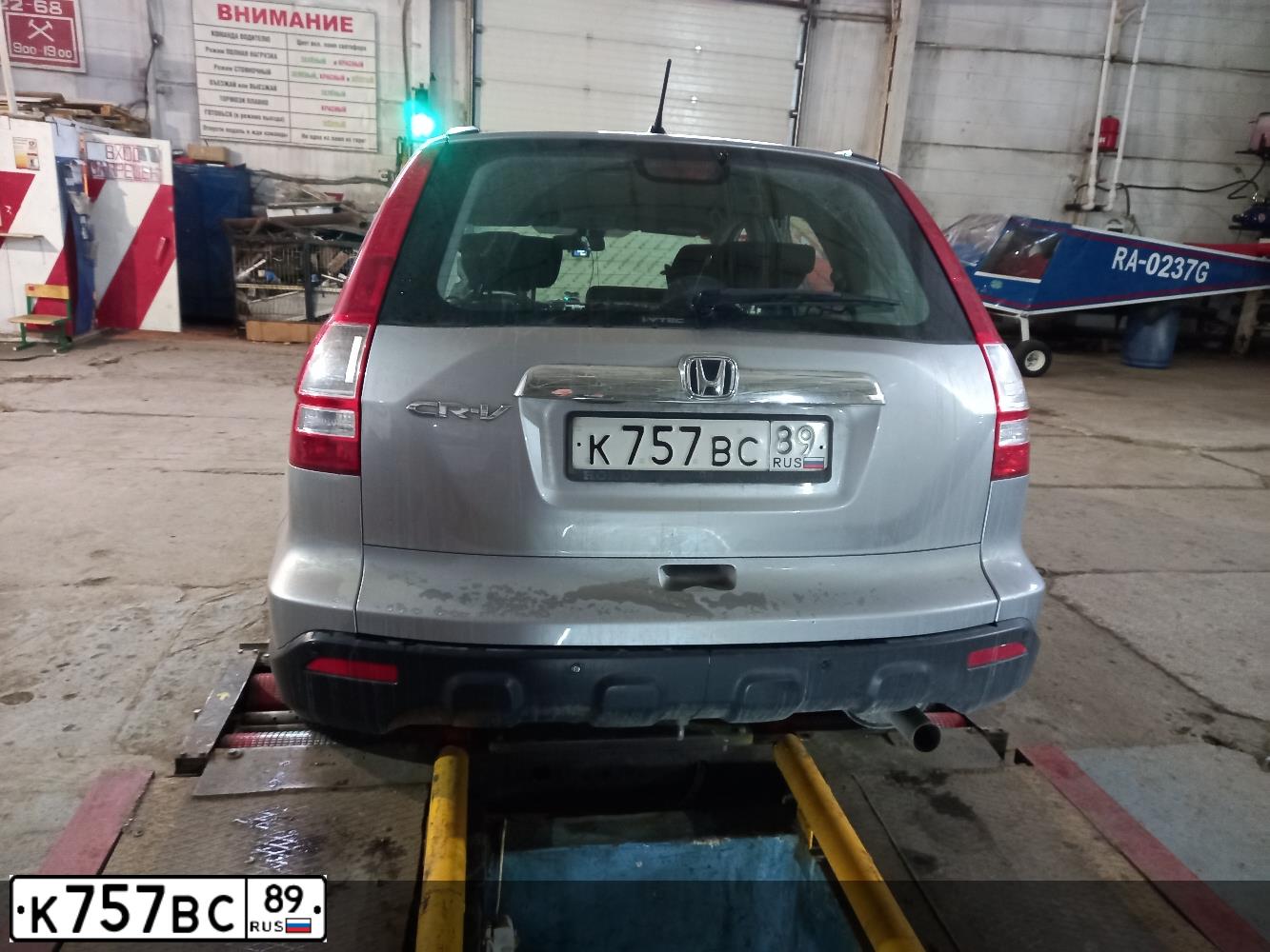 Фото автомобиля HONDA CR-V, 2008 — госномер К757ВС89. Цвет: СЕРЕБРИСТЫЙ