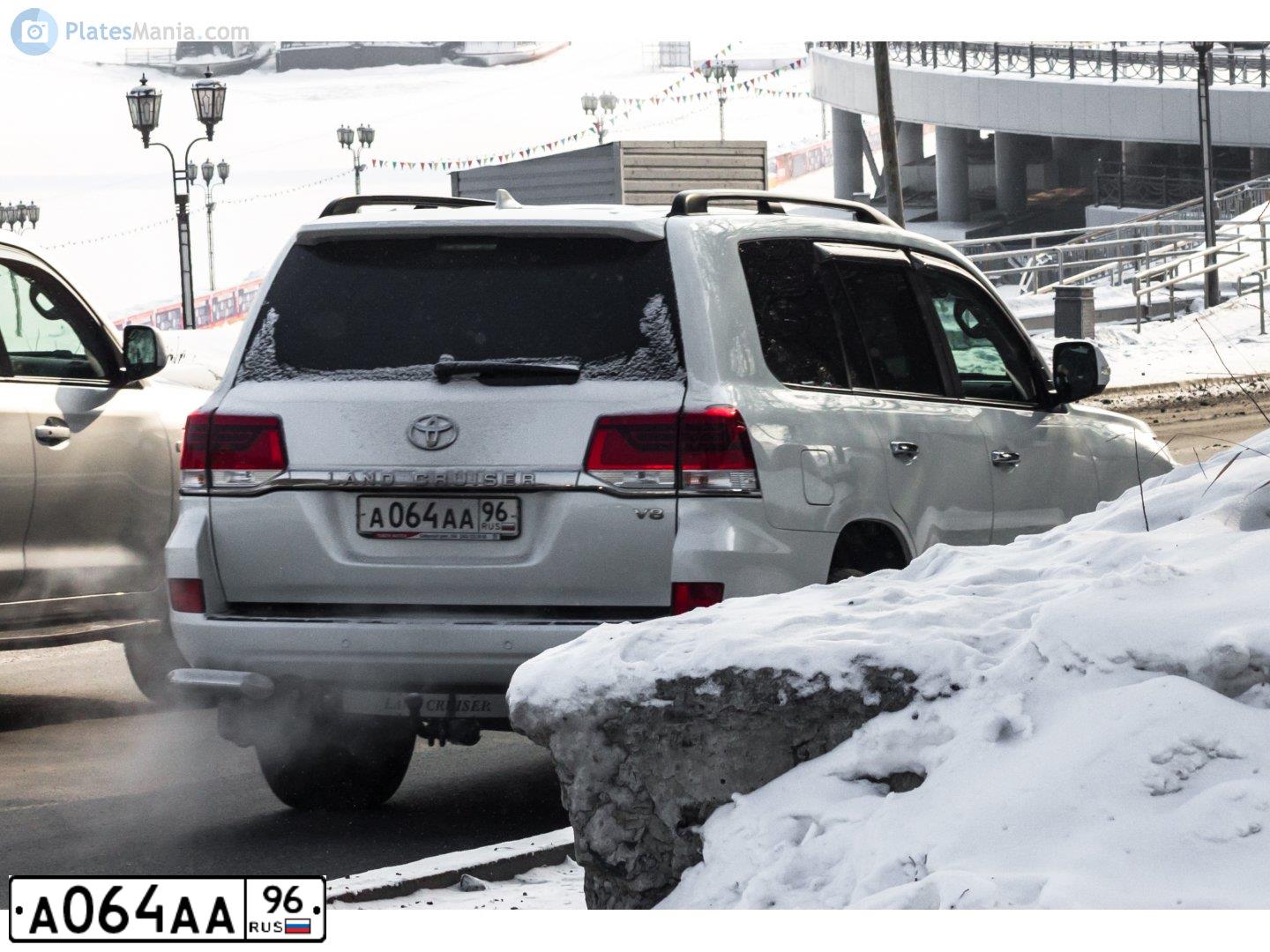 Фото автомобиля GAZ 3102 WOLGA, 2005 — госномер А064АА96. Цвет: Серебристый