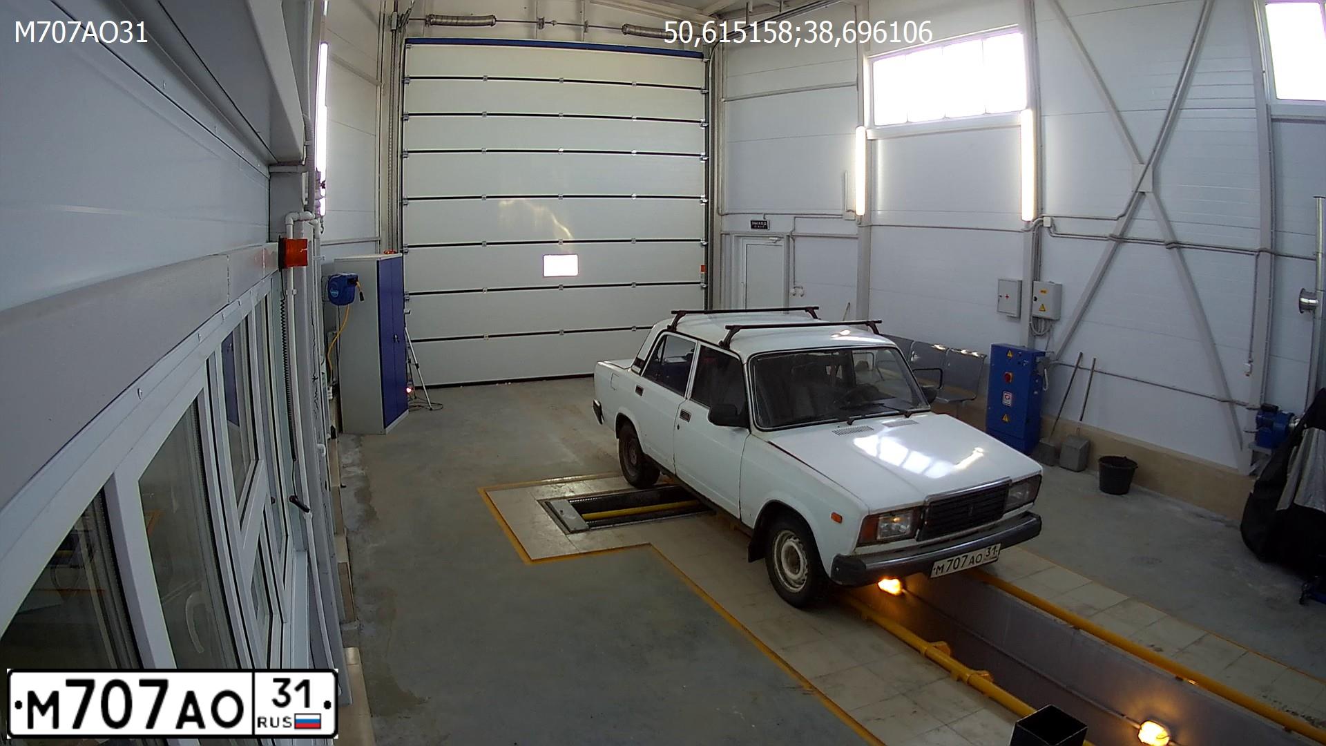 Фото автомобиля LADA 2107, 2008 — госномер М707АО31. Цвет: ЯРКО-БЕЛЫЙ