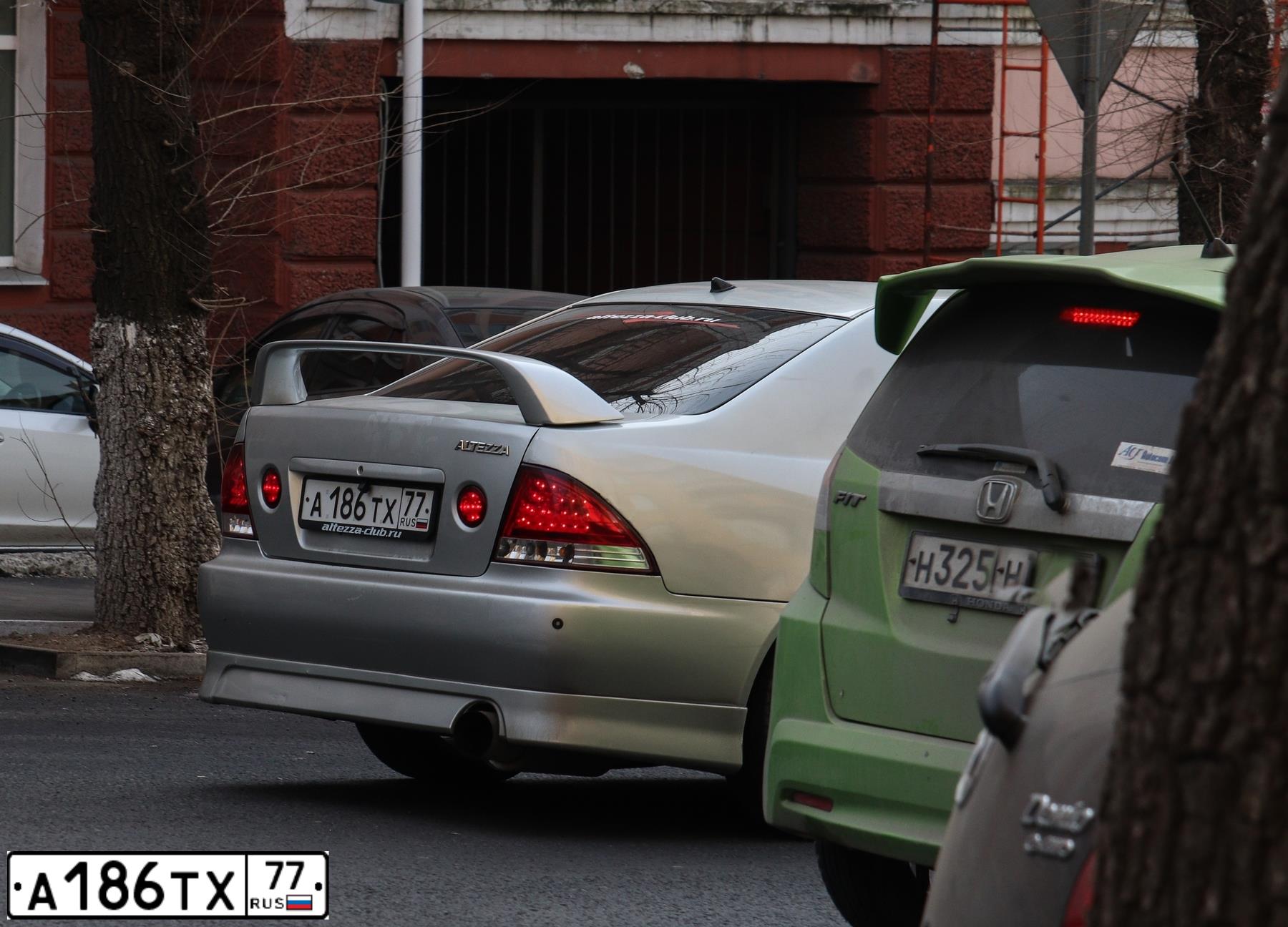 Фото автомобиля TOYOTA ALTEZZA, 2001 — госномер У660СХ27