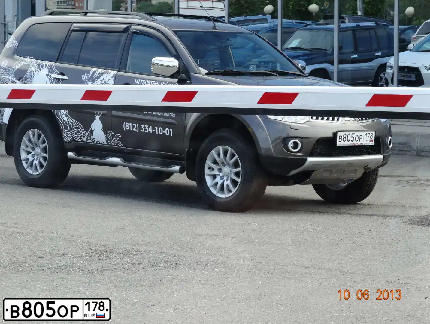 Фото автомобиля MITSUBISHI PAJERO SPORT, 2013 — госномер В805ОР178. Цвет: КОРИЧНЕВЫЙ