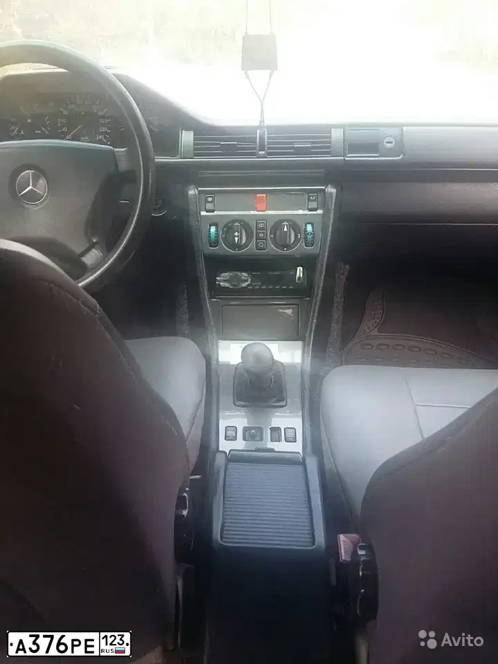 Фото автомобиля MERCEDES E-KLASSE, 1993 — госномер А376РЕ123. Цвет: ЧЕРНЫЙ