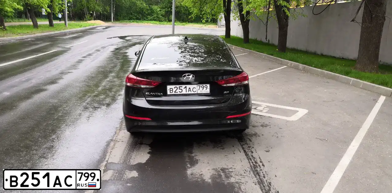 Фото автомобиля HYUNDAI ELANTRA, 2017 — госномер О121КМ134. Цвет: ЧЕРНЫЙ